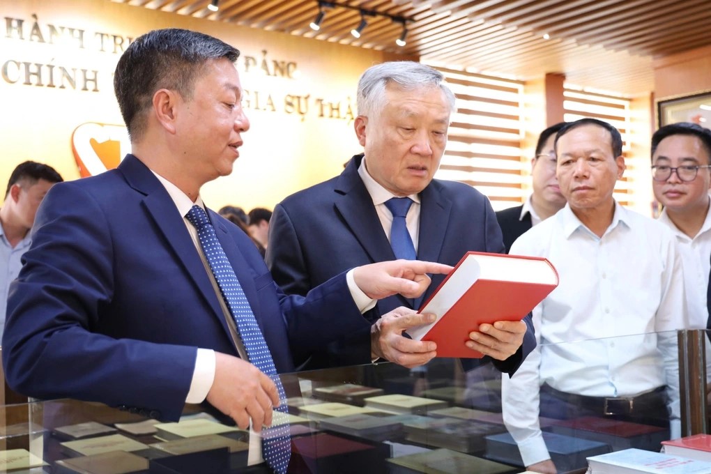 Ra mắt tủ sách điện tử Chủ tịch Hồ Chí Minh